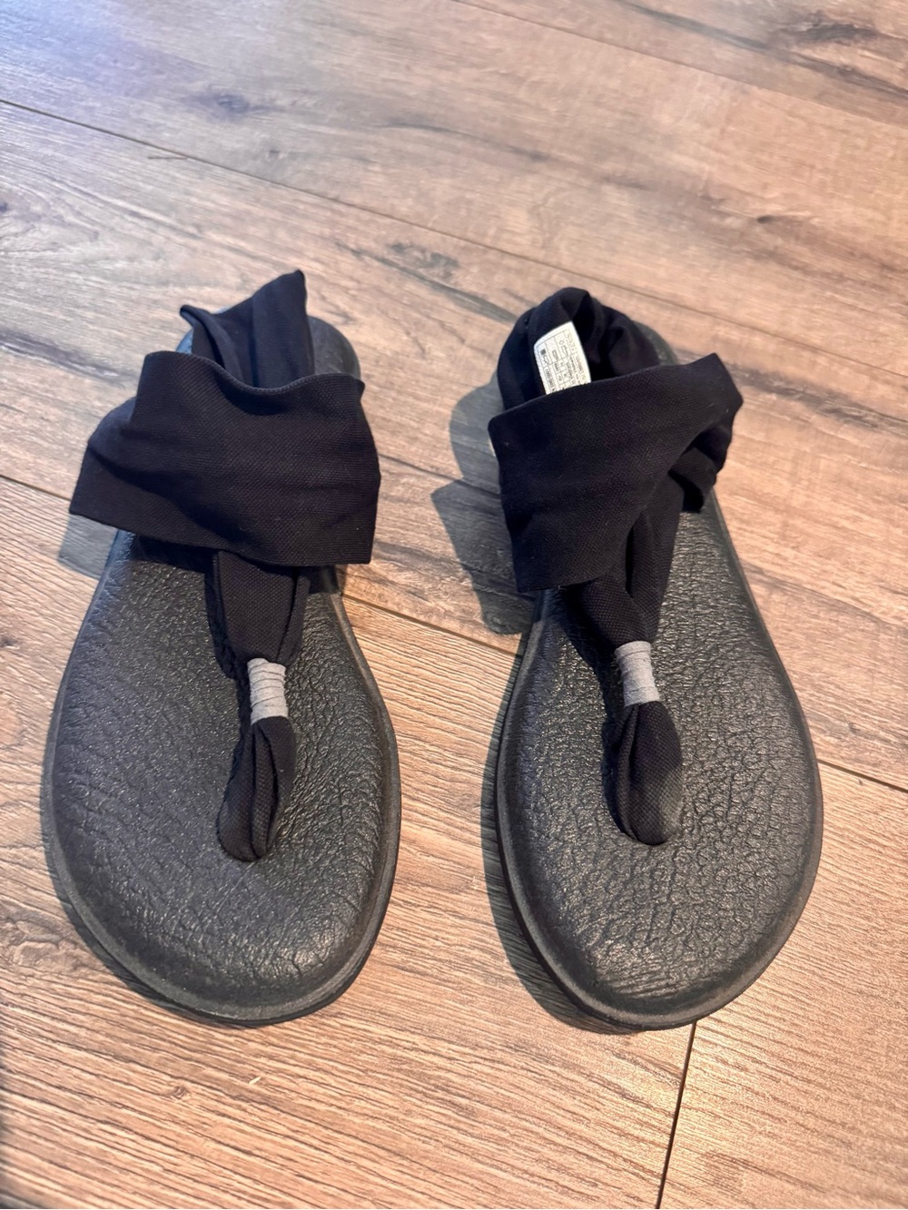 Sanuk Black Wrap Toe-Loop Sandals with Gray Accent